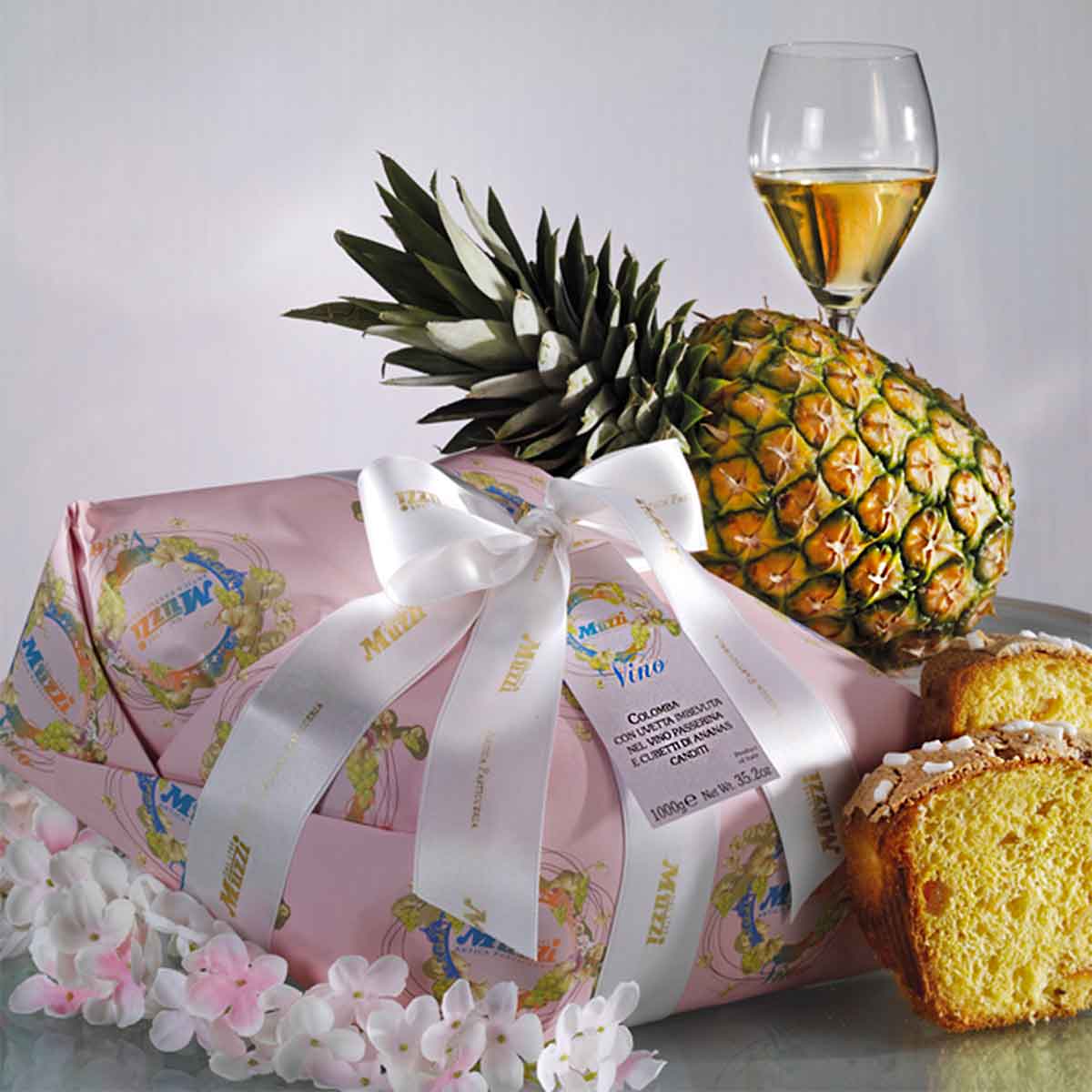 Colomba con uvetta imbevuta nel vino Passerina e cubetti di ananas canditi
